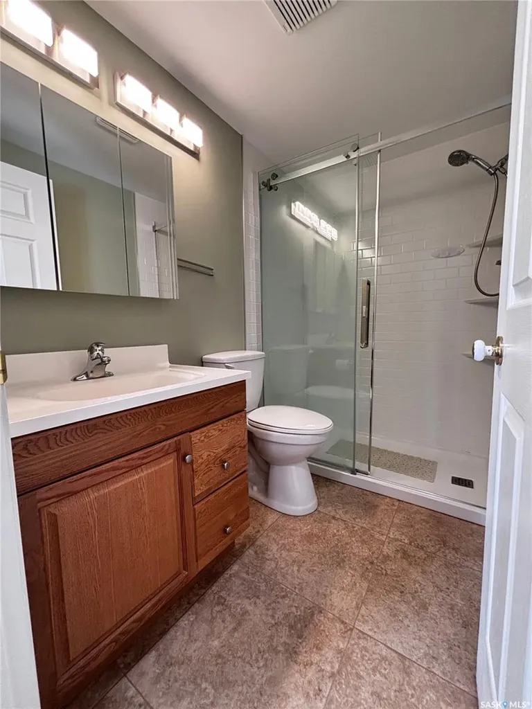 1202 1st Avenue NW Moose Jaw SK S6H 3N6