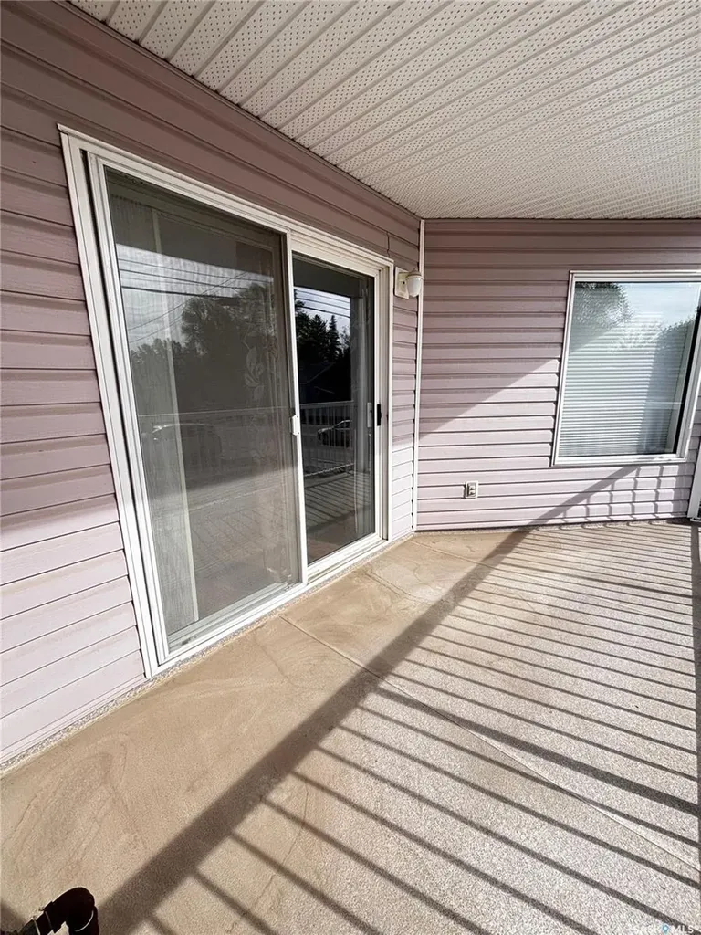 1202 1st Avenue NW Moose Jaw SK S6H 3N6