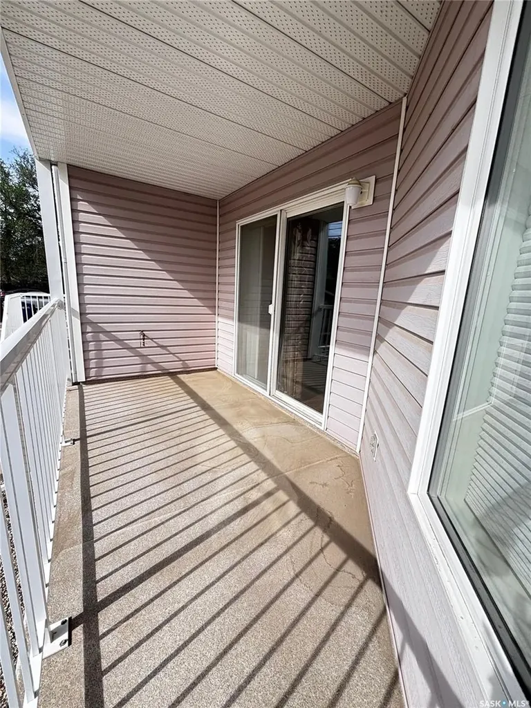 1202 1st Avenue NW Moose Jaw SK S6H 3N6