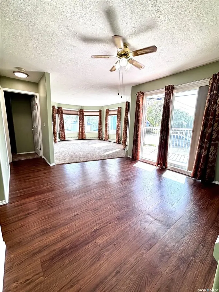 1202 1st Avenue NW Moose Jaw SK S6H 3N6