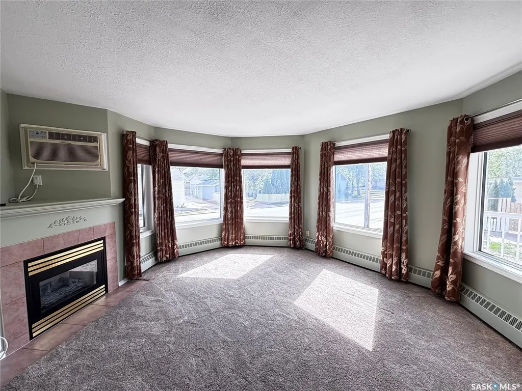 1202 1st Avenue NW Moose Jaw SK S6H 3N6