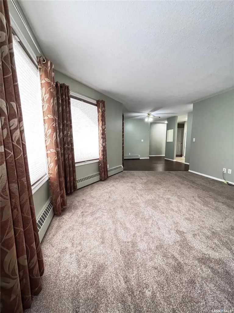 1202 1st Avenue NW Moose Jaw SK S6H 3N6
