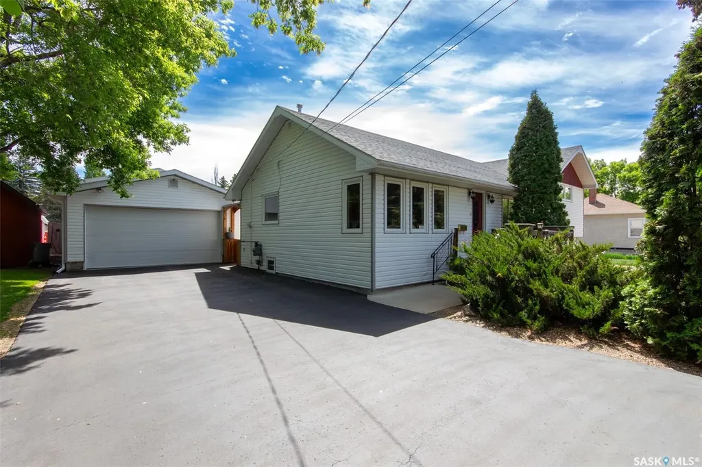 1062 112th Street North Battleford SK S9A 2L3