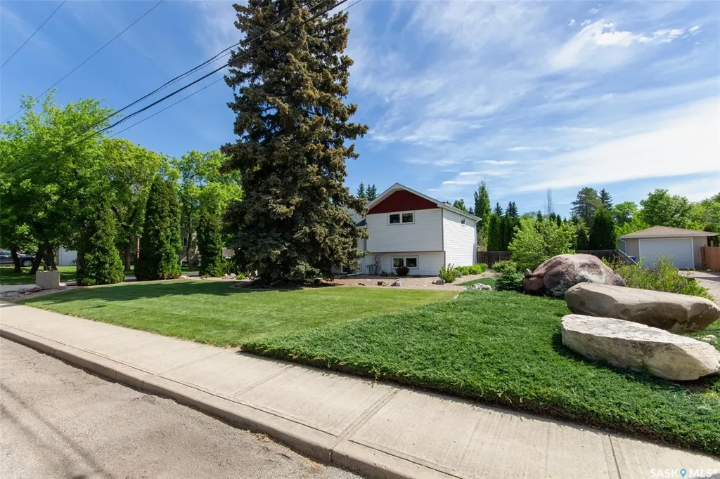 1062 112th Street North Battleford SK S9A 2L3