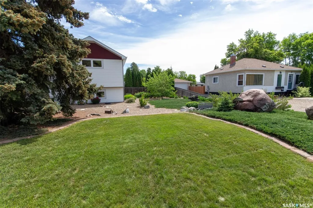 1062 112th Street North Battleford SK S9A 2L3
