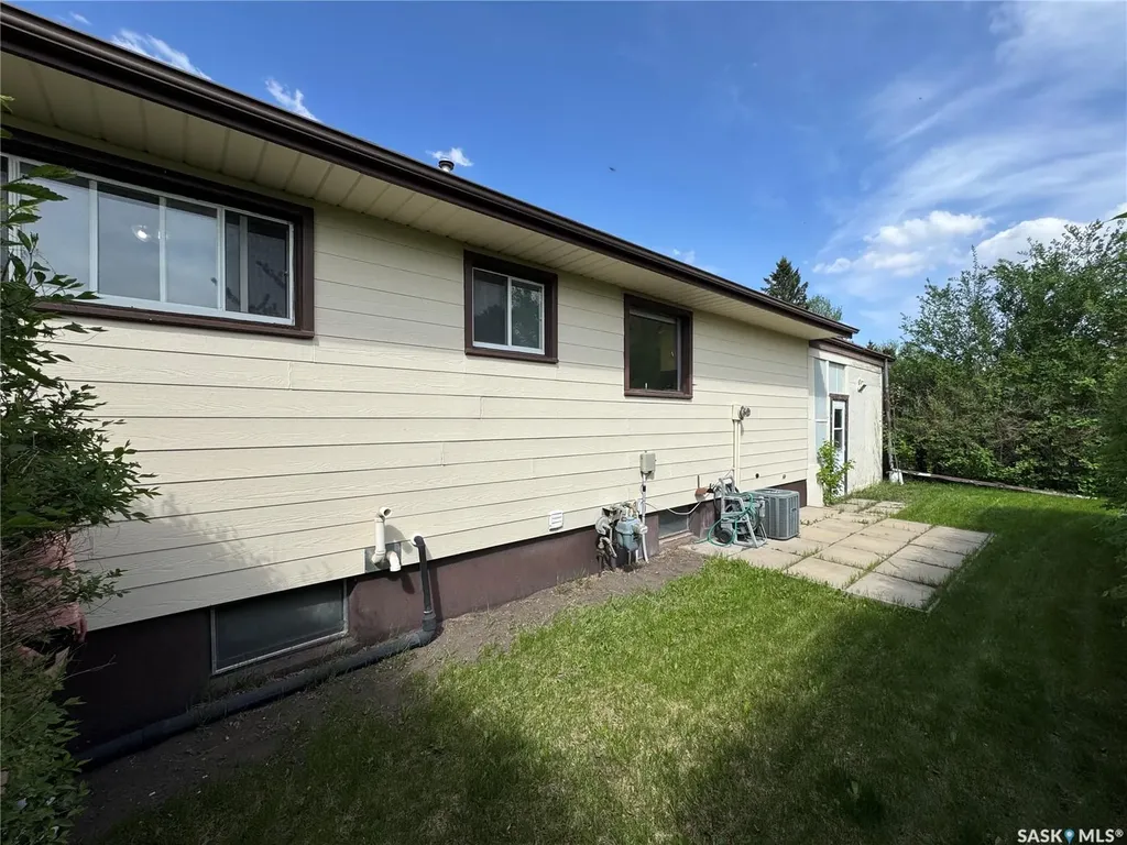 30 Crestwood Crescent Yorkton SK S3N 2P3