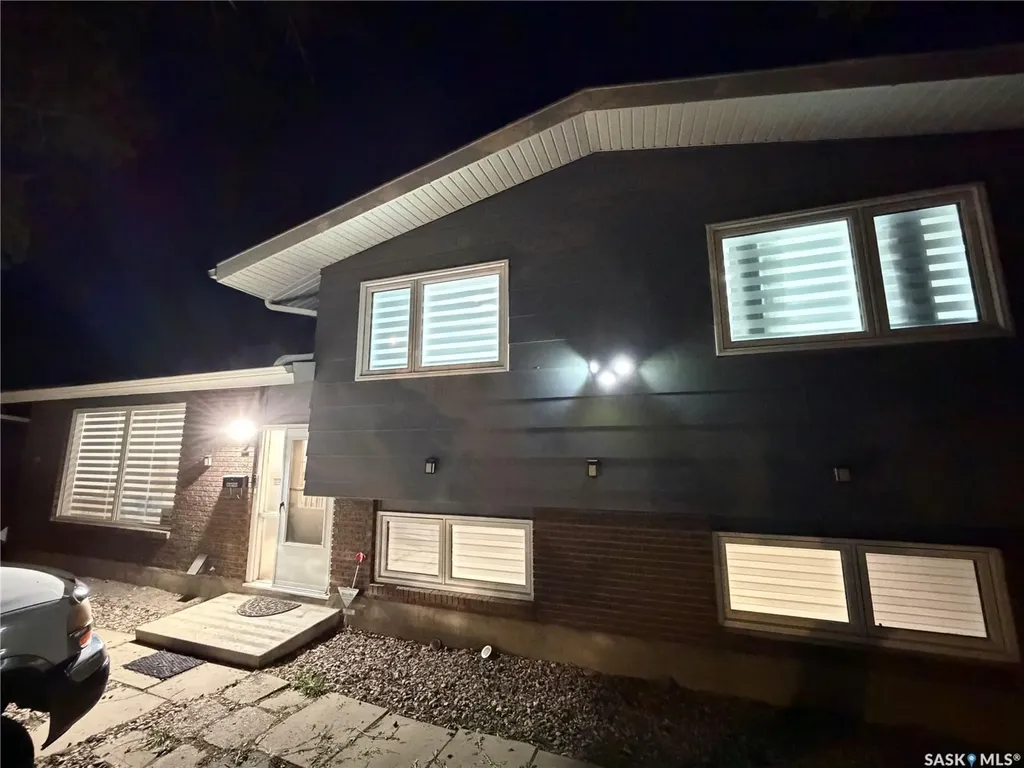2 Mcdougall Crescent Saskatoon SK S7L 5C1