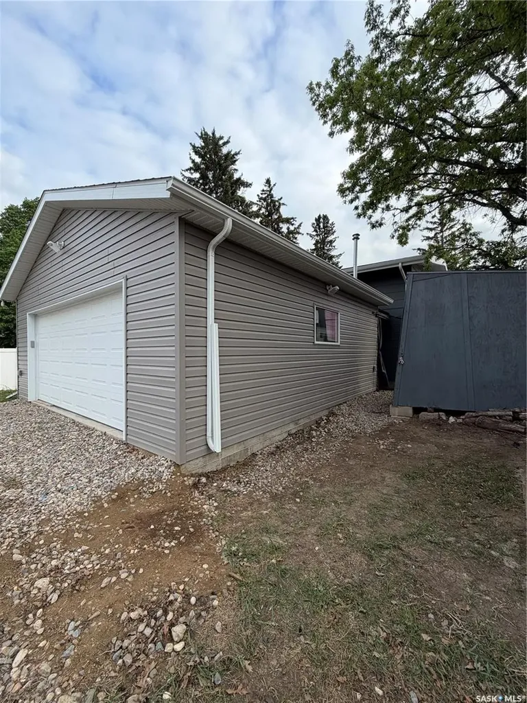 2 Mcdougall Crescent Saskatoon SK S7L 5C1