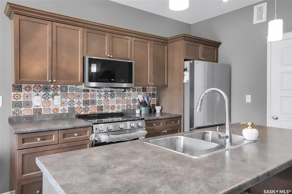 222 Pringle Lane Saskatoon SK S7T 0S3
