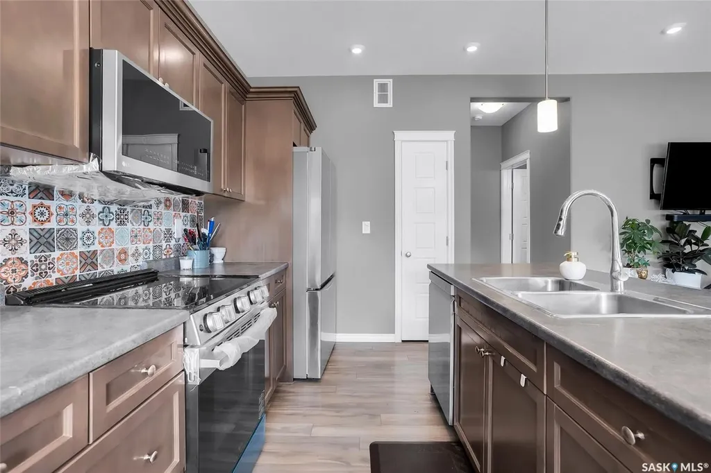 222 Pringle Lane Saskatoon SK S7T 0S3
