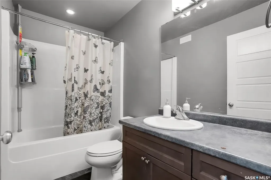 222 Pringle Lane Saskatoon SK S7T 0S3