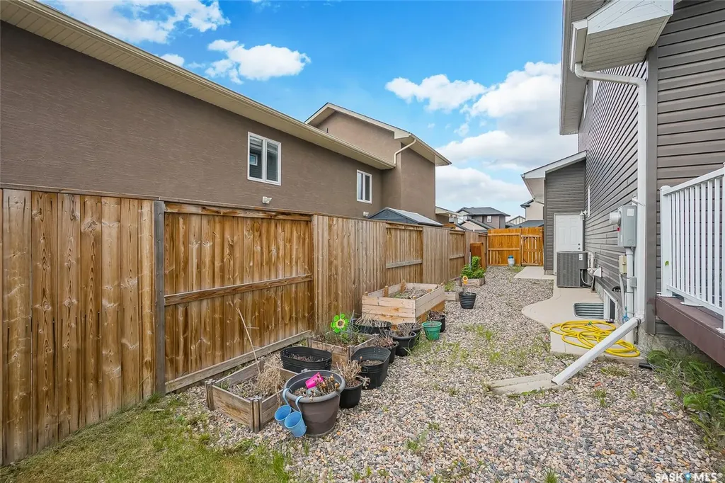 222 Pringle Lane Saskatoon SK S7T 0S3