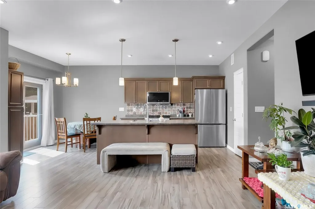222 Pringle Lane Saskatoon SK S7T 0S3