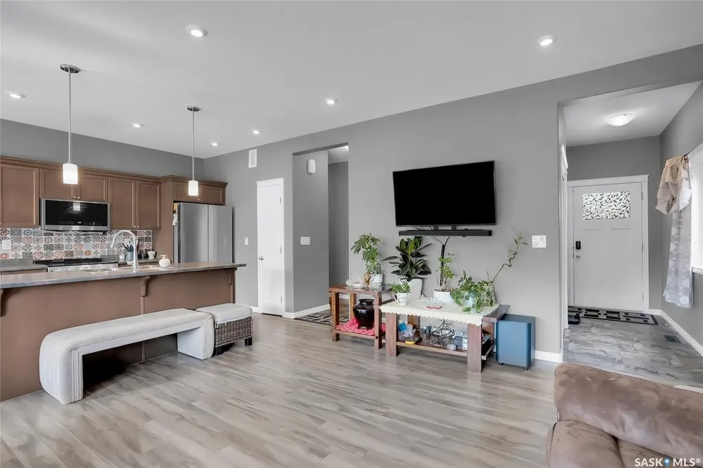 222 Pringle Lane Saskatoon SK S7T 0S3