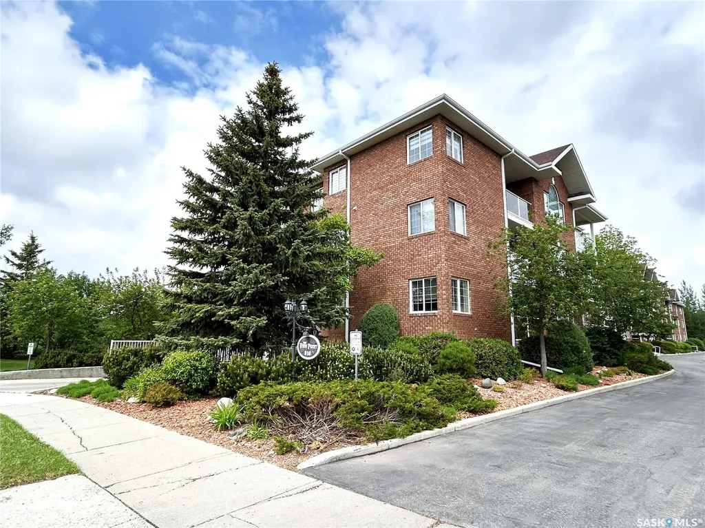 910 Heritage View Saskatoon SK S7H 5S4
