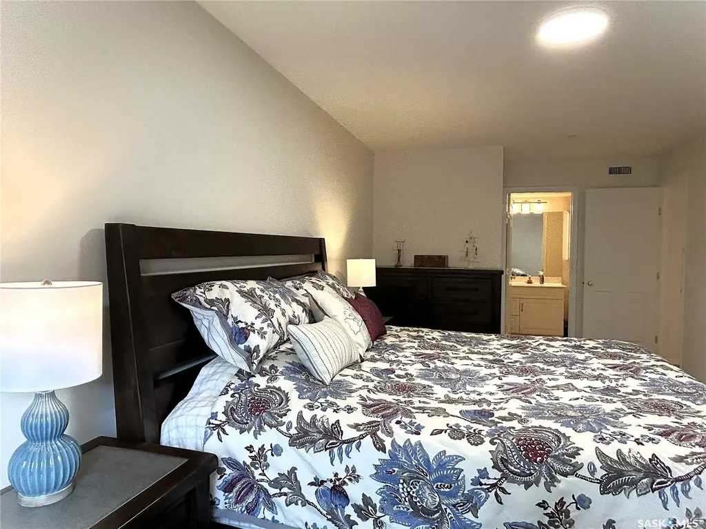 910 Heritage View Saskatoon SK S7H 5S4