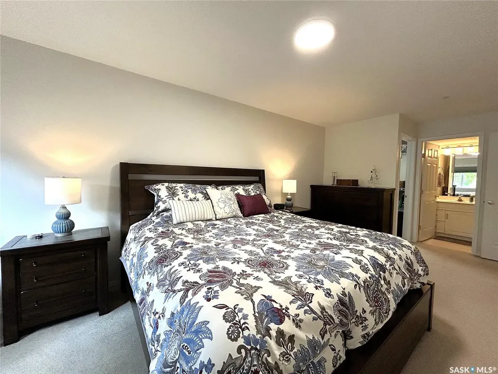 910 Heritage View Saskatoon SK S7H 5S4