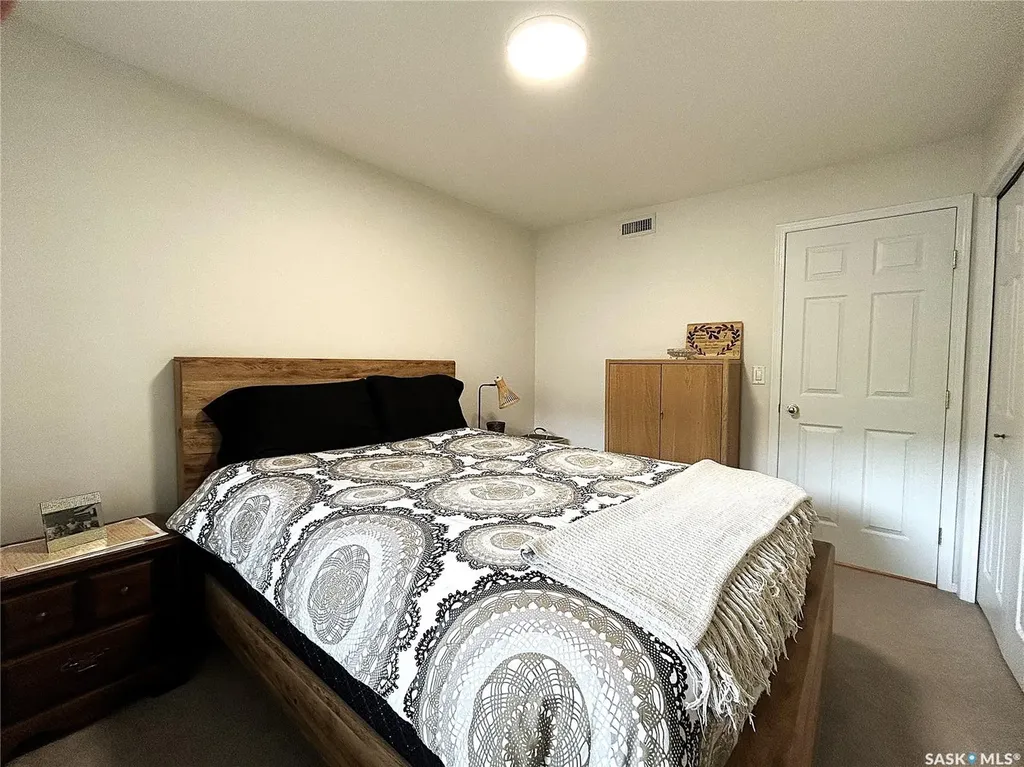910 Heritage View Saskatoon SK S7H 5S4