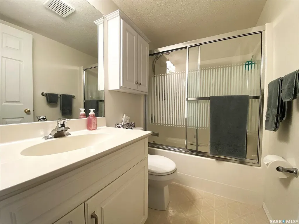 910 Heritage View Saskatoon SK S7H 5S4