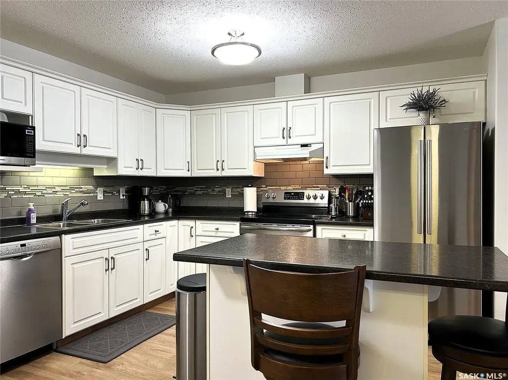 910 Heritage View Saskatoon SK S7H 5S4