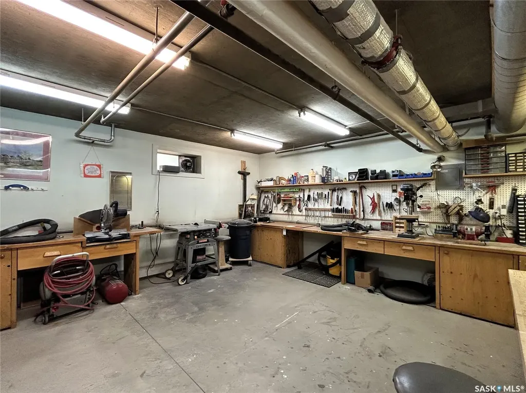 910 Heritage View Saskatoon SK S7H 5S4