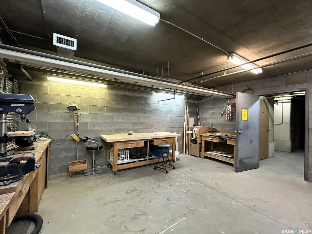 910 Heritage View Saskatoon SK S7H 5S4
