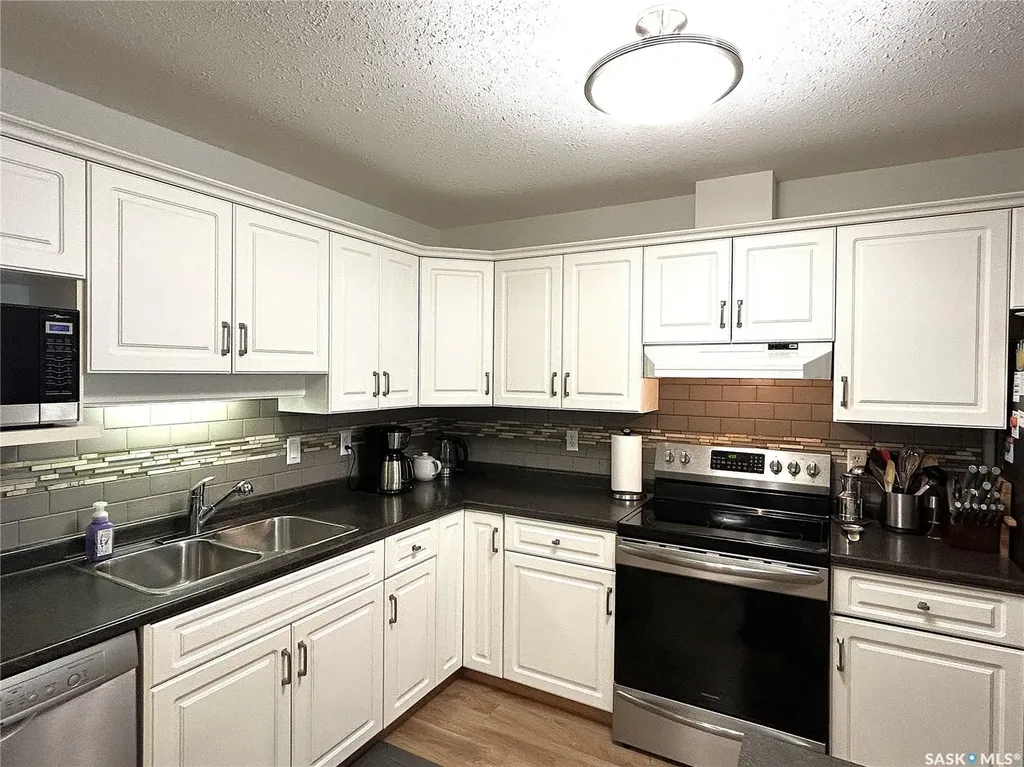 910 Heritage View Saskatoon SK S7H 5S4