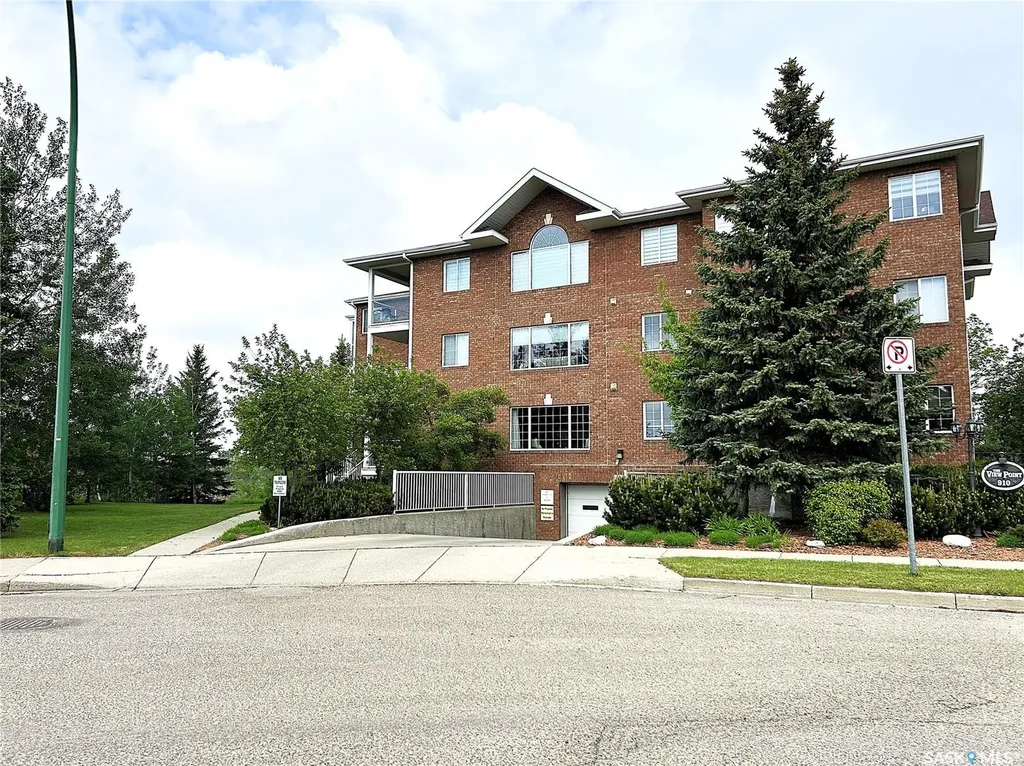 910 Heritage View Saskatoon SK S7H 5S4
