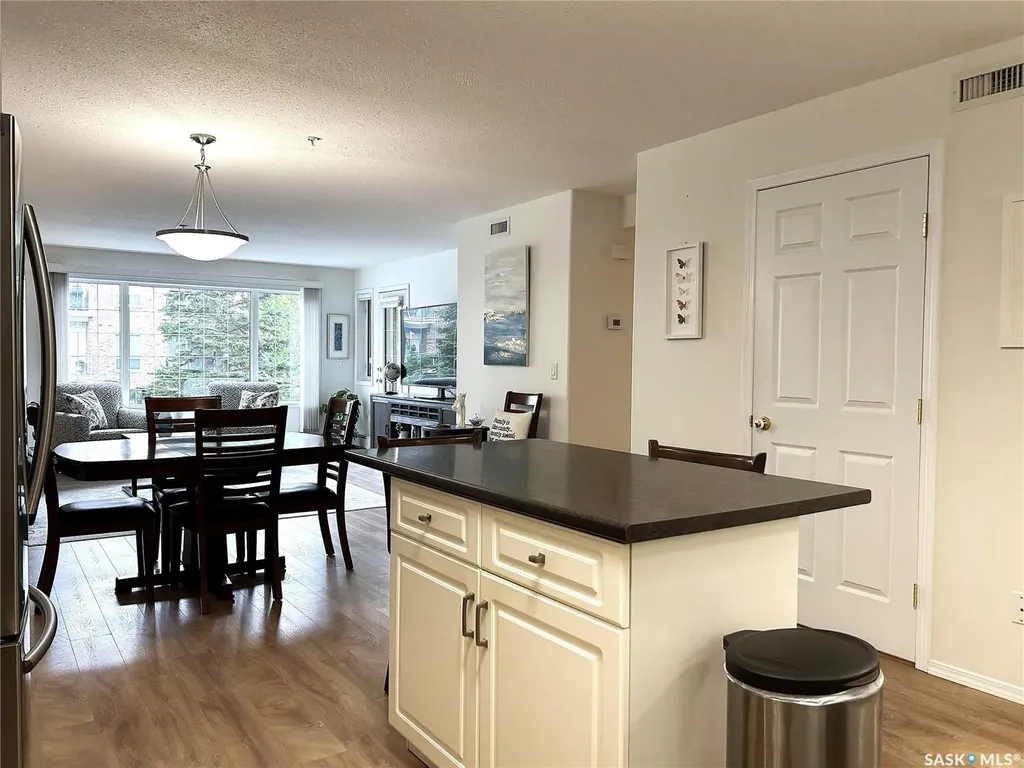 910 Heritage View Saskatoon SK S7H 5S4