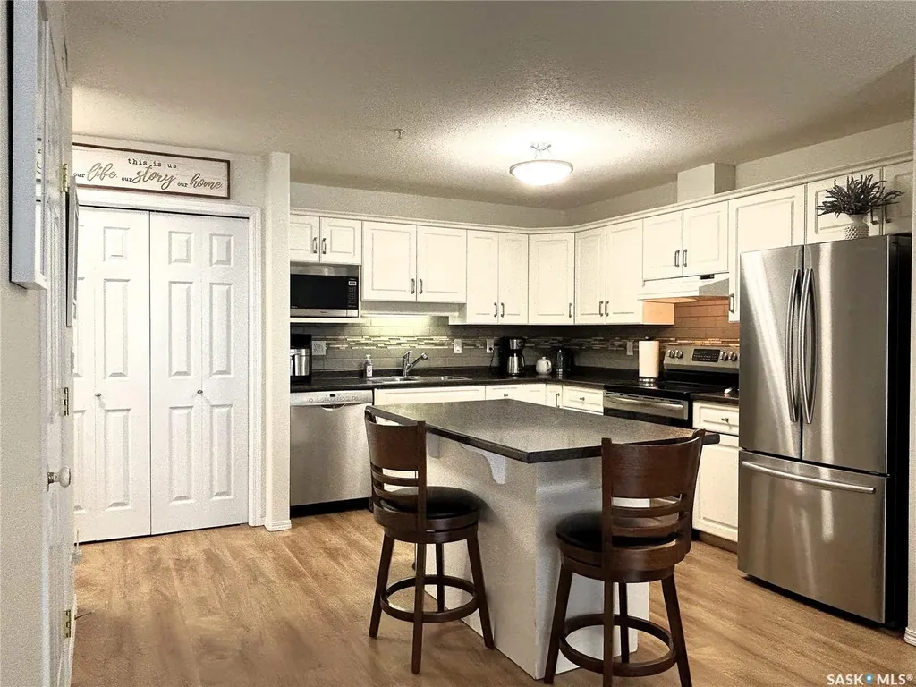 910 Heritage View Saskatoon SK S7H 5S4