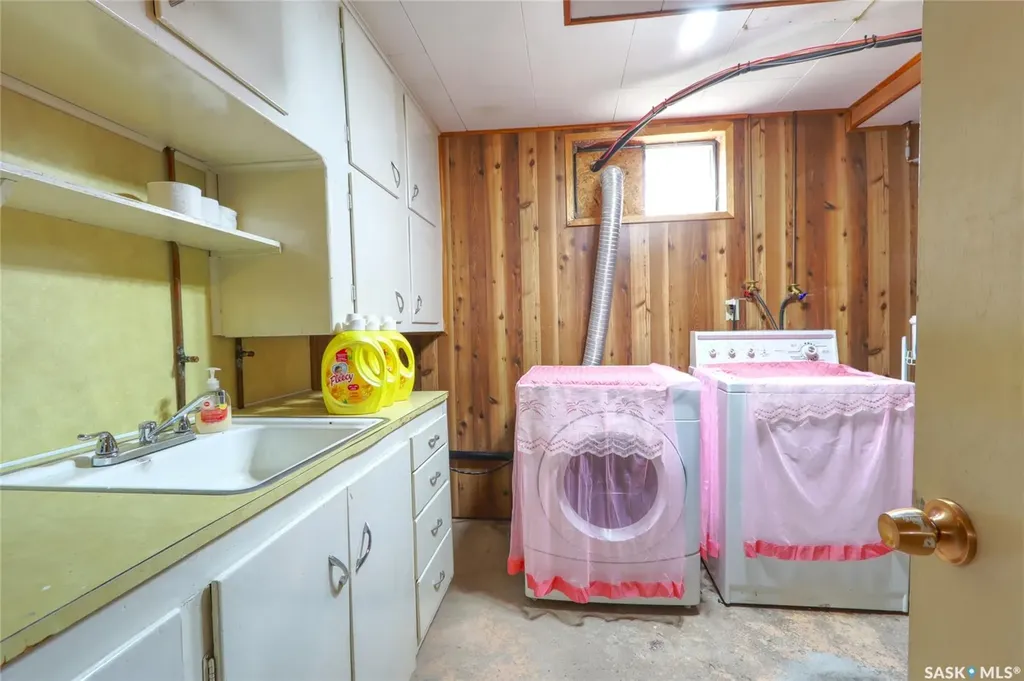 426 Robinson Street Regina SK S4R 3R4