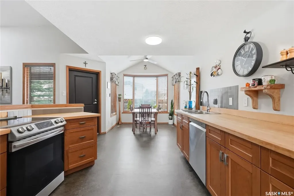 214 Forsyth Court Saskatoon SK S7N 4H2