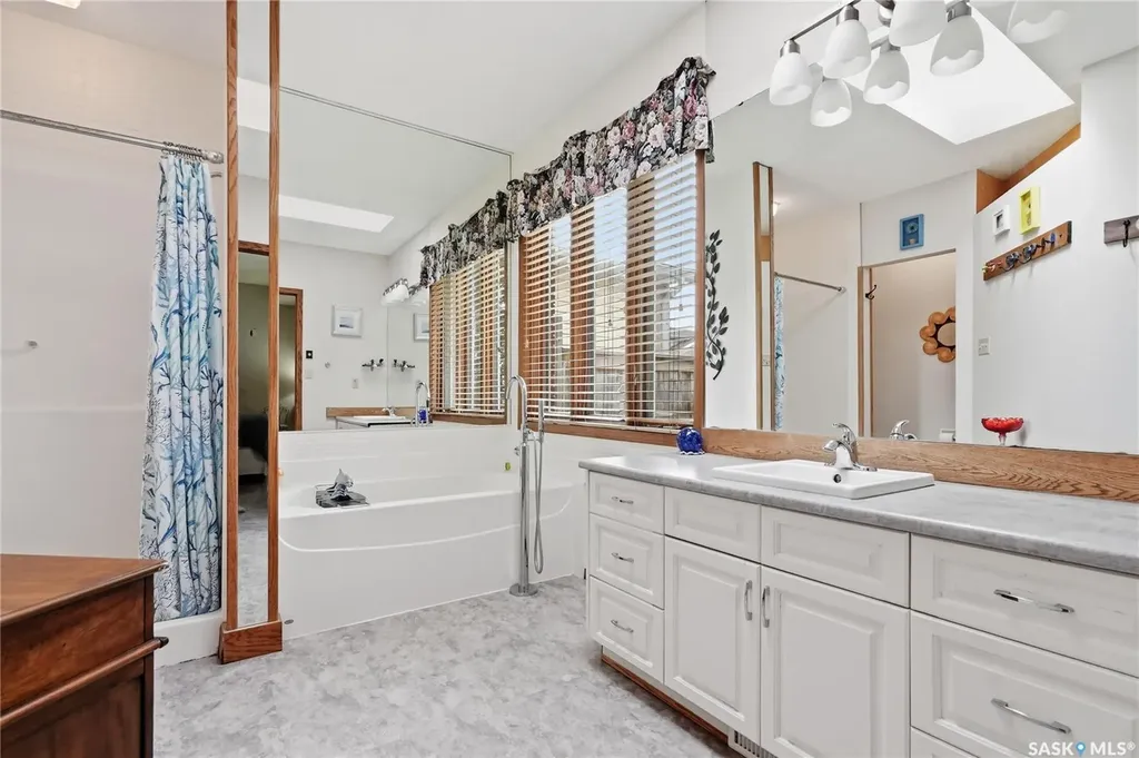 214 Forsyth Court Saskatoon SK S7N 4H2