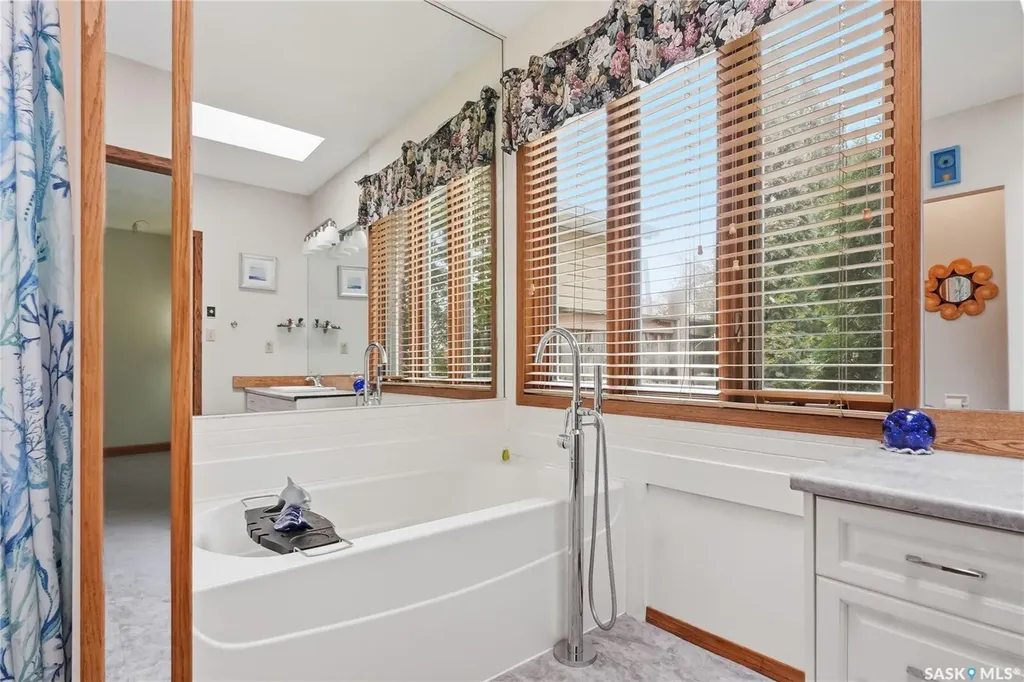 214 Forsyth Court Saskatoon SK S7N 4H2