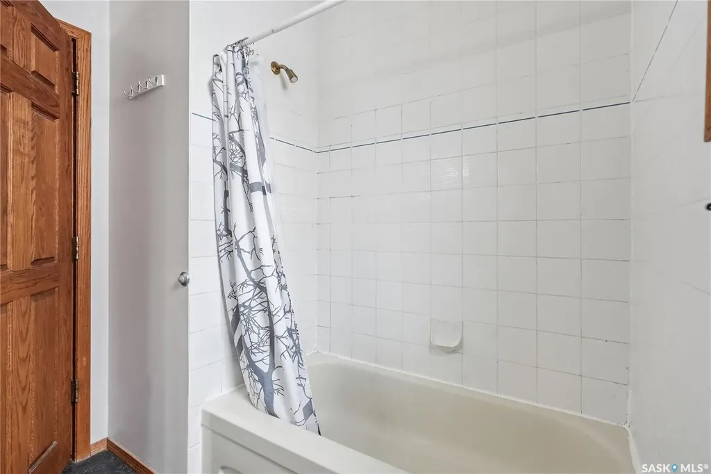 214 Forsyth Court Saskatoon SK S7N 4H2