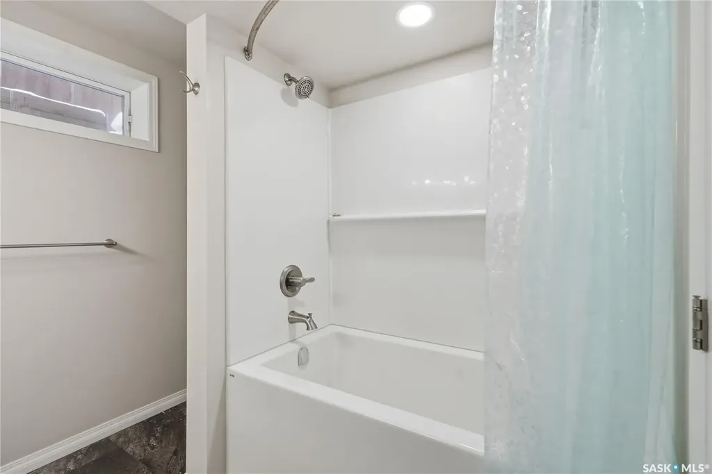 214 Forsyth Court Saskatoon SK S7N 4H2