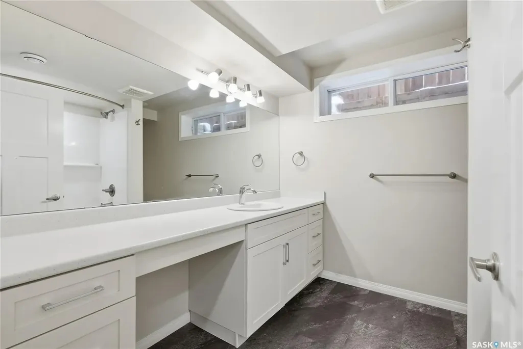 214 Forsyth Court Saskatoon SK S7N 4H2