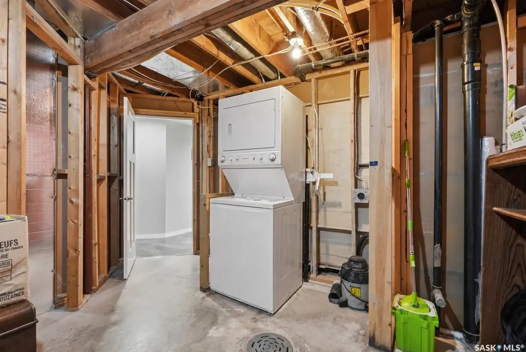 214 Forsyth Court Saskatoon SK S7N 4H2