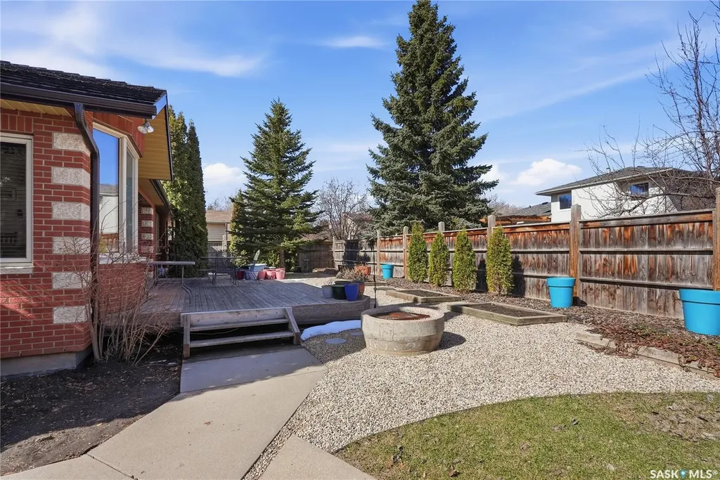 214 Forsyth Court Saskatoon SK S7N 4H2