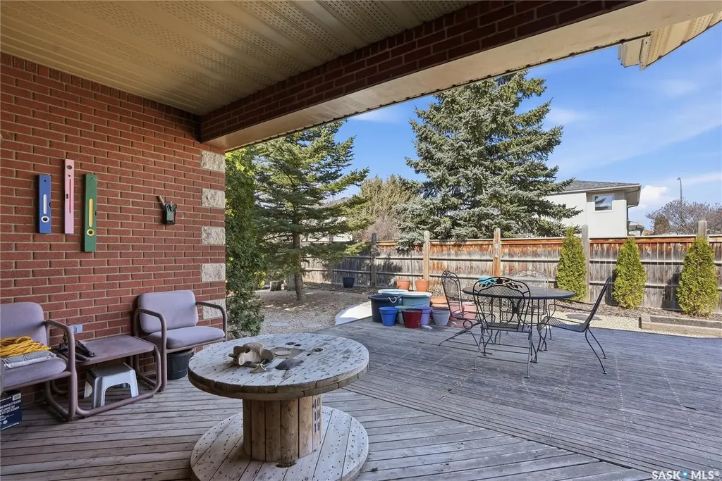 214 Forsyth Court Saskatoon SK S7N 4H2