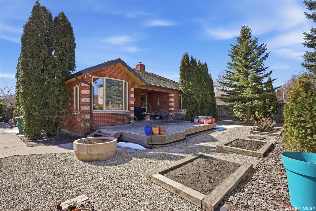 214 Forsyth Court Saskatoon SK S7N 4H2