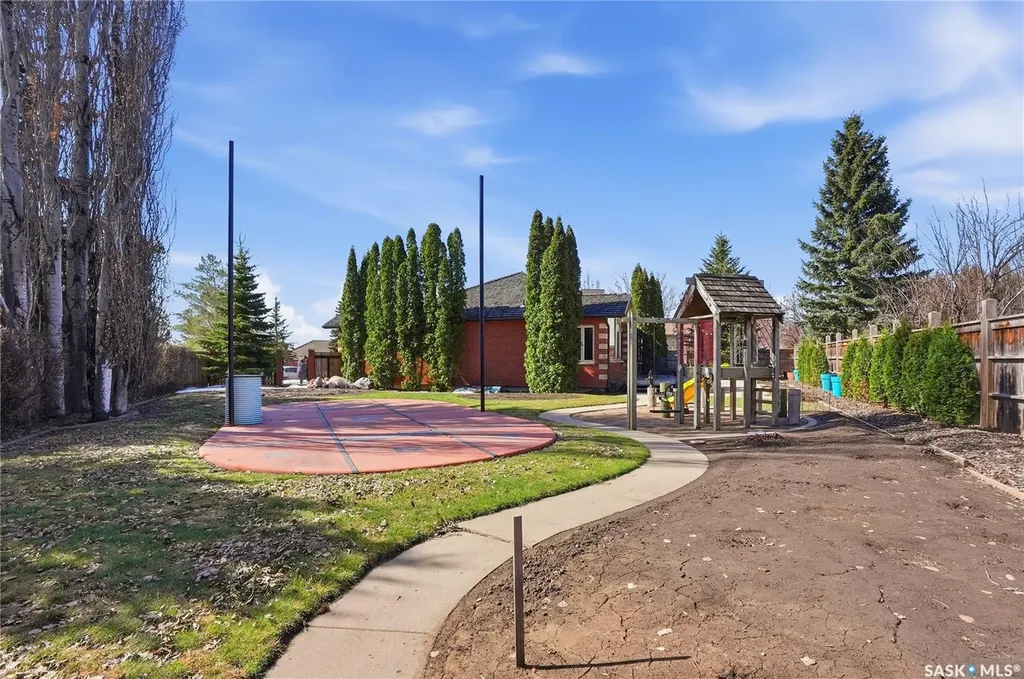 214 Forsyth Court Saskatoon SK S7N 4H2
