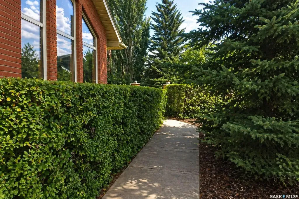 214 Forsyth Court Saskatoon SK S7N 4H2