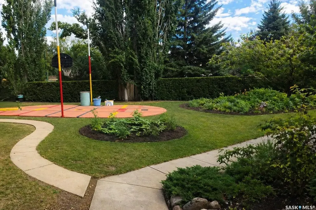 214 Forsyth Court Saskatoon SK S7N 4H2
