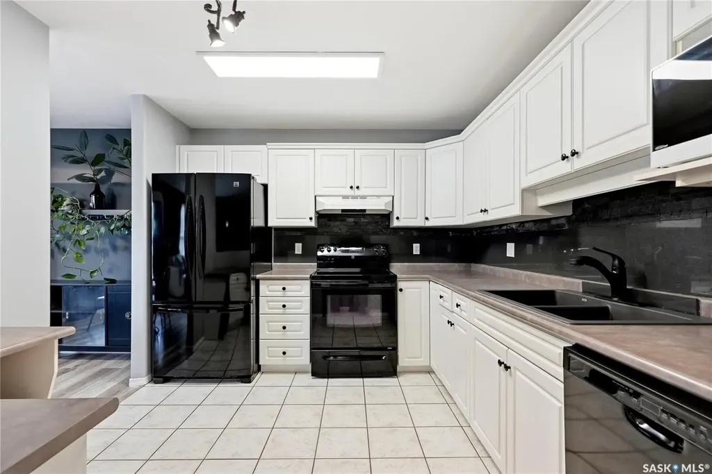 905 9th Street E Saskatoon SK S7H 0M9