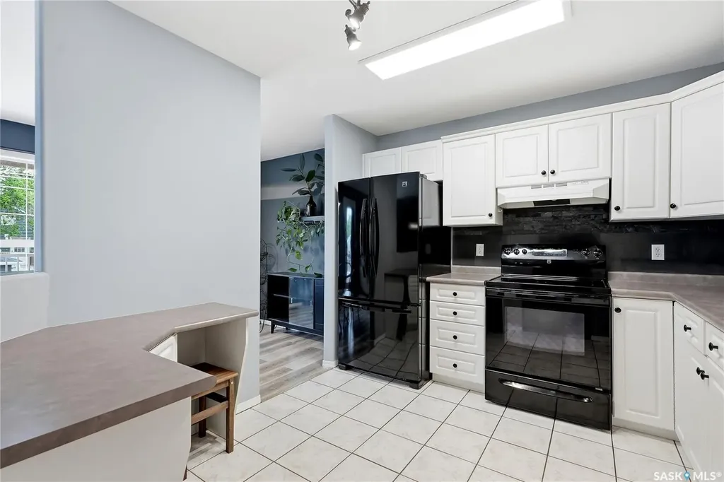 905 9th Street E Saskatoon SK S7H 0M9