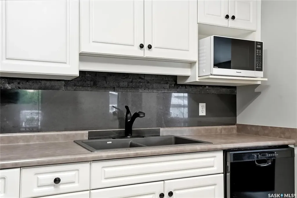 905 9th Street E Saskatoon SK S7H 0M9