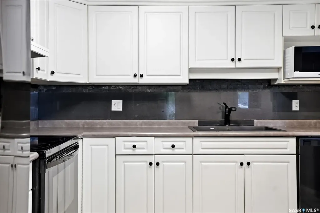 905 9th Street E Saskatoon SK S7H 0M9
