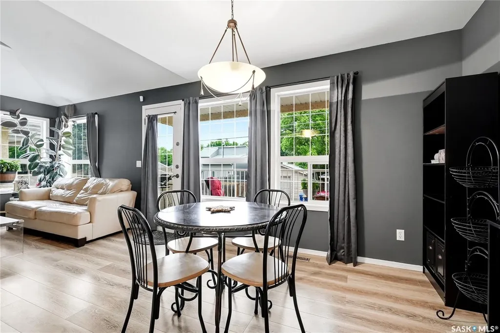905 9th Street E Saskatoon SK S7H 0M9