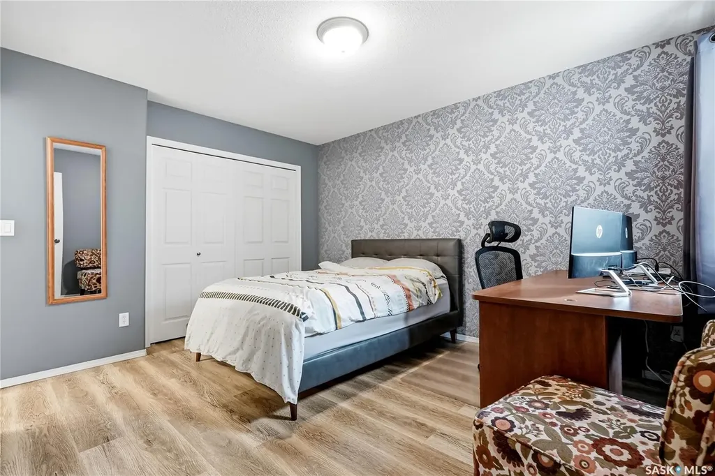 905 9th Street E Saskatoon SK S7H 0M9